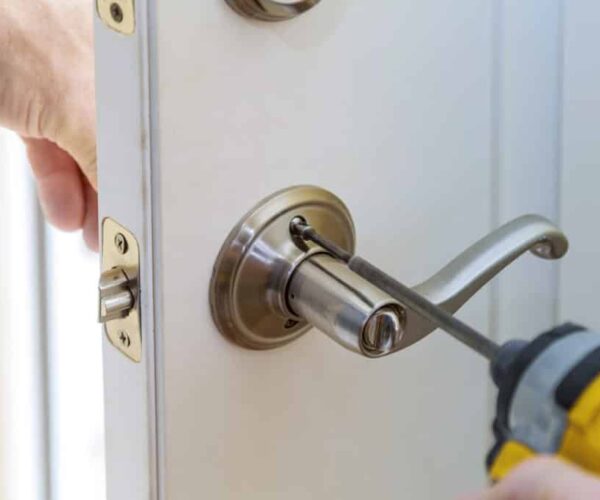 Serrurier : comment renforcer la sécurité de sa porte ?